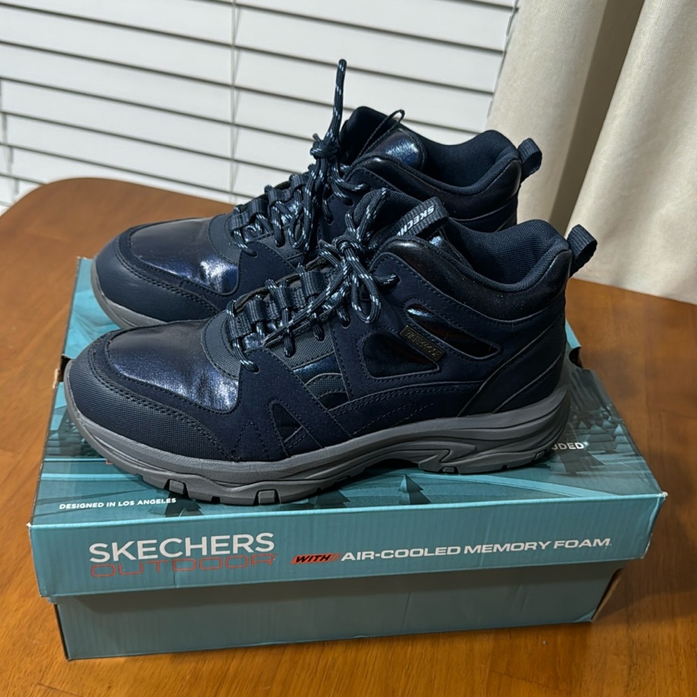 Skechers Trego Brilliant Hue waterproof boots in navy size 9